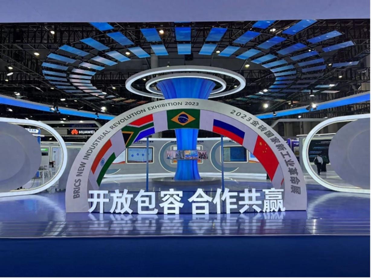开放创新 繁荣生态 施耐德电气携创新生态合作伙伴亮相2023金砖展(图1)