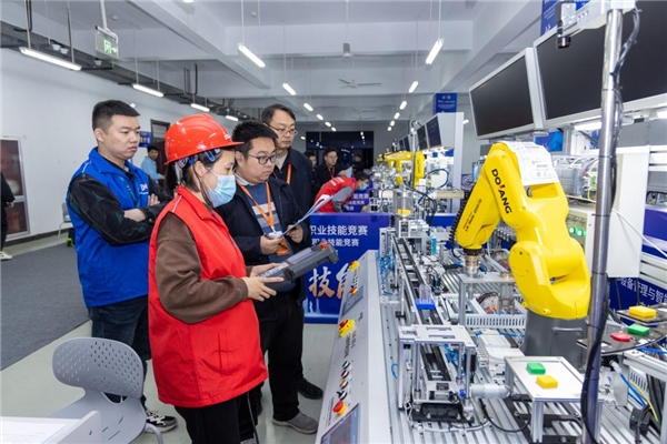 全国行业职业技能竞赛“电气设备安装工”赛项举行 京东助力企业夯实高质量发展人才基础(图1)