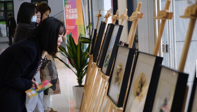 武汉工程科技学院举办2023年暑期艺术采风作品展(图2)