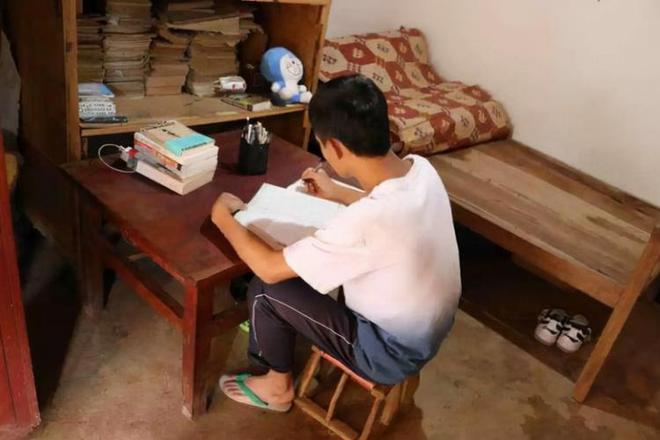 2019年搬砖小伙林万东：高考713分被嘲上清华也没用如今怎样(图5)