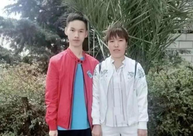 2019年搬砖小伙林万东：高考713分被嘲上清华也没用如今怎样(图9)