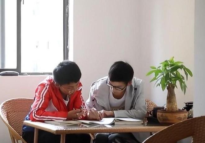 2019年搬砖小伙林万东：高考713分被嘲上清华也没用如今怎样(图19)
